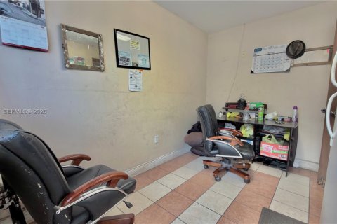 Commercial property in Homestead, Florida № 2179825 - photo 7