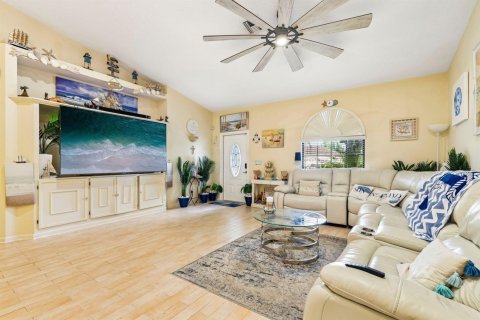 Casa en venta en Royal Palm Beach, Florida, 3 dormitorios, 194.91 m2 № 2377067 - foto 5
