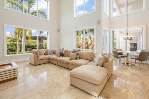 House in Miramar, Florida 5 bedrooms, 324.04 sq.m. № 2018867 - photo 13