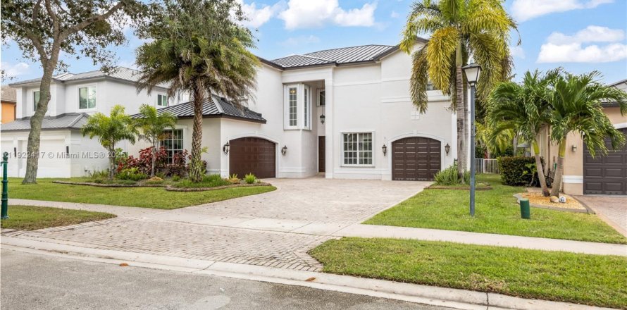 House in Miramar, Florida 5 bedrooms, 324.04 sq.m. № 2018867