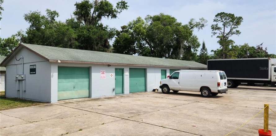 Propiedad comercial en Bunnell, Florida № 1629075