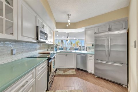 Condo in Saint Petersburg, Florida, 2 bedrooms  № 1537567 - photo 20