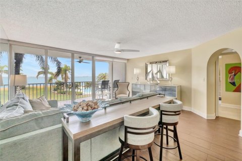 Condo in Saint Petersburg, Florida, 2 bedrooms  № 1537567 - photo 12