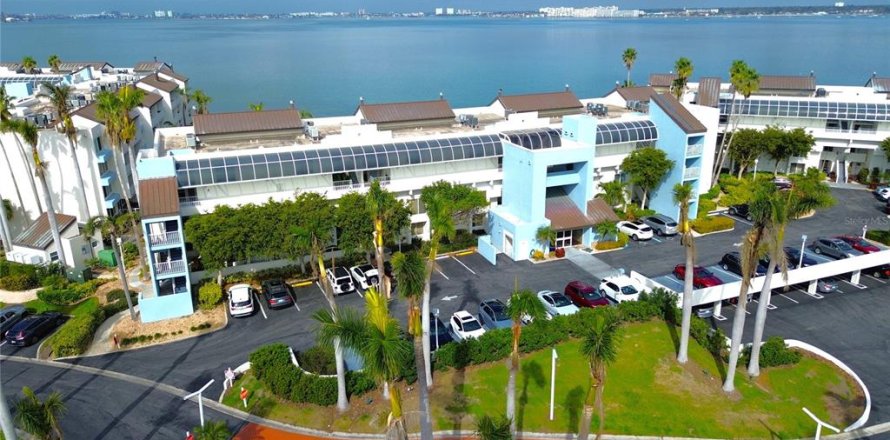 Condo in Saint Petersburg, Florida, 2 bedrooms  № 1537567