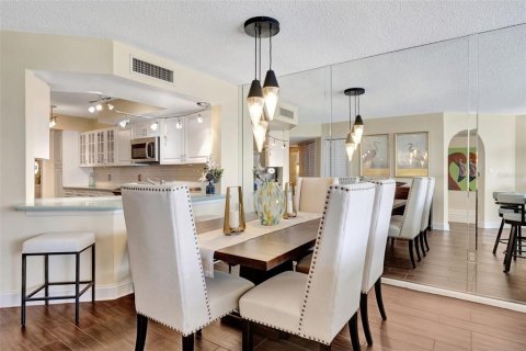 Condo in Saint Petersburg, Florida, 2 bedrooms  № 1537567 - photo 14