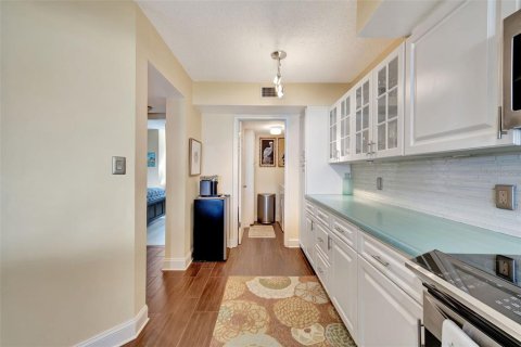 Condo in Saint Petersburg, Florida, 2 bedrooms  № 1537567 - photo 24