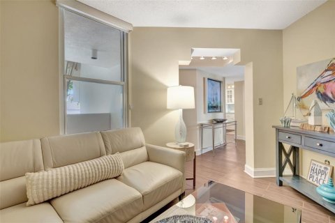 Condo in Saint Petersburg, Florida, 2 bedrooms  № 1537567 - photo 28