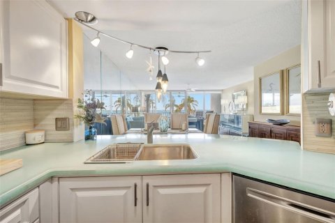 Condo in Saint Petersburg, Florida, 2 bedrooms  № 1537567 - photo 22