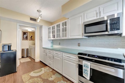 Condo in Saint Petersburg, Florida, 2 bedrooms  № 1537567 - photo 23