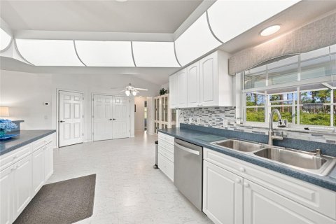 Villa ou maison à vendre à Port Charlotte, Floride: 3 chambres, 188.59 m2 № 2337346 - photo 13