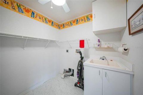 Villa ou maison à vendre à Port Charlotte, Floride: 3 chambres, 188.59 m2 № 2337346 - photo 4