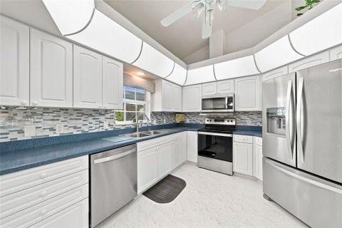 Villa ou maison à vendre à Port Charlotte, Floride: 3 chambres, 188.59 m2 № 2337346 - photo 18