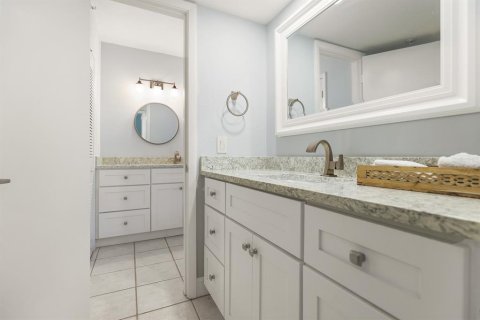 Condo in Longboat Key, Florida, 2 bedrooms  № 1653975 - photo 17