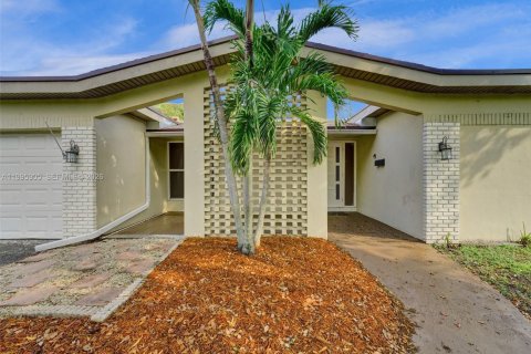 Casa en alquiler en Sunrise, Florida, 4 dormitorios, 150.87 m2 № 2065270 - foto 2