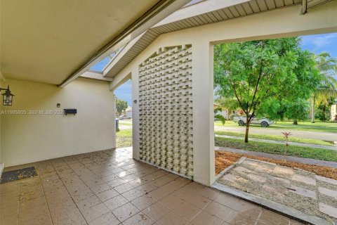 Casa en alquiler en Sunrise, Florida, 4 dormitorios, 150.87 m2 № 2065270 - foto 4