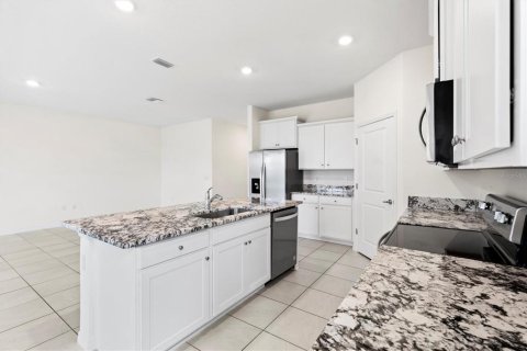 House in Wildwood, Florida 4 bedrooms, 188.68 sq.m. № 1906254 - photo 9