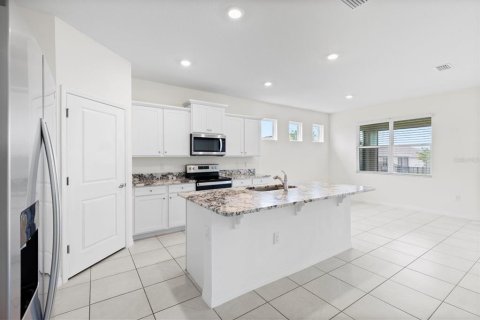 House in Wildwood, Florida 4 bedrooms, 188.68 sq.m. № 1906254 - photo 6