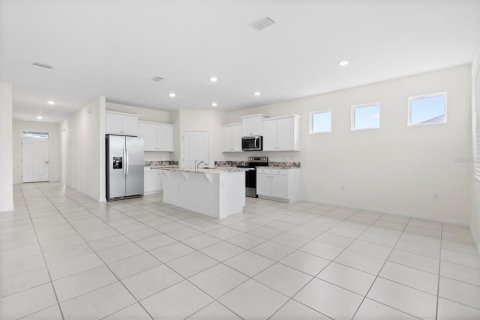 House in Wildwood, Florida 4 bedrooms, 188.68 sq.m. № 1906254 - photo 12