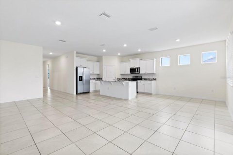 House in Wildwood, Florida 4 bedrooms, 188.68 sq.m. № 1906254 - photo 13