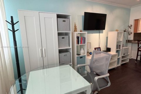 Copropriété à louer à Coral Gables, Floride: 41.81 m2 № 1937287 - photo 14