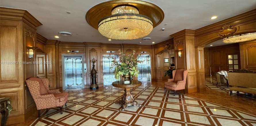 Studio à Condo à Coral Gables, Floride  № 1937287