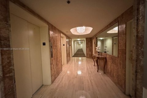 Copropriété à louer à Coral Gables, Floride: 41.81 m2 № 1937287 - photo 2