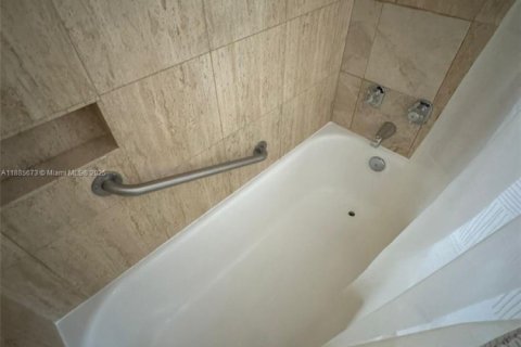 Copropriété à louer à Coral Gables, Floride: 41.81 m2 № 1937287 - photo 12