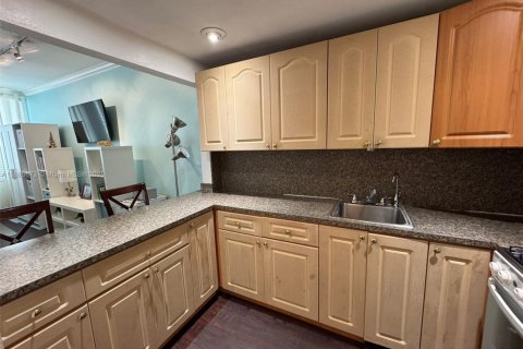 Copropriété à louer à Coral Gables, Floride: 41.81 m2 № 1937287 - photo 3