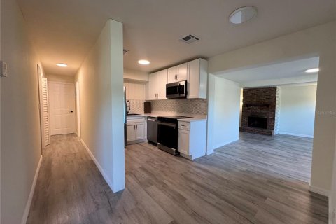 House in Orlando, Florida 3 bedrooms, 107.77 sq.m. № 2104874 - photo 8