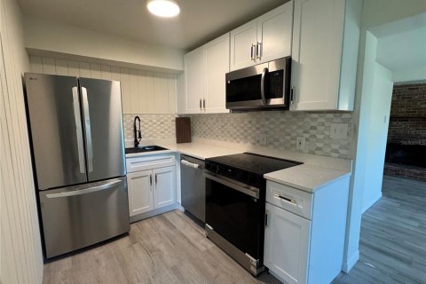 House in Orlando, Florida 3 bedrooms, 107.77 sq.m. № 2104874 - photo 13