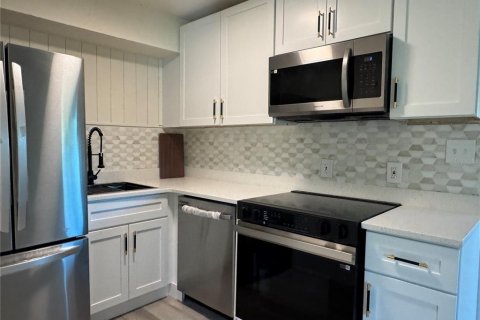 House in Orlando, Florida 3 bedrooms, 107.77 sq.m. № 2104874 - photo 23