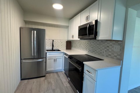 House in Orlando, Florida 3 bedrooms, 107.77 sq.m. № 2104874 - photo 26