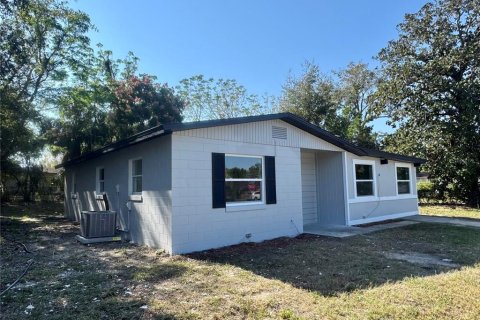 House in Orlando, Florida 3 bedrooms, 107.77 sq.m. № 2104874 - photo 3