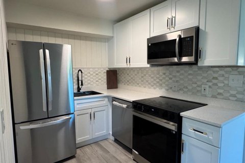 House in Orlando, Florida 3 bedrooms, 107.77 sq.m. № 2104874 - photo 24