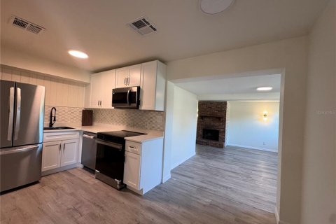 House in Orlando, Florida 3 bedrooms, 107.77 sq.m. № 2104874 - photo 6