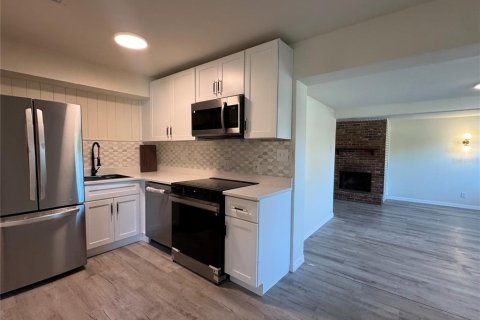House in Orlando, Florida 3 bedrooms, 107.77 sq.m. № 2104874 - photo 7