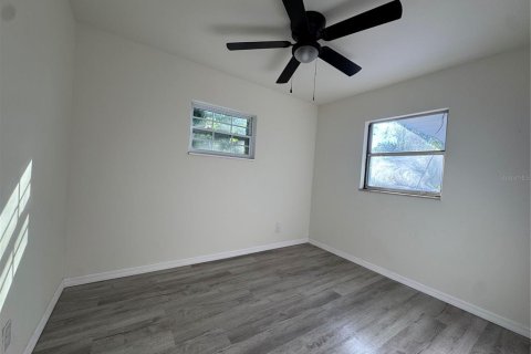 House in Orlando, Florida 3 bedrooms, 107.77 sq.m. № 2104874 - photo 15