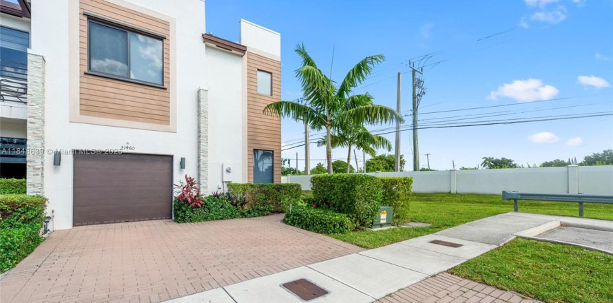 Touwnhouse à Miami, Floride 4 chambres, 193.79 m2 № 1871469