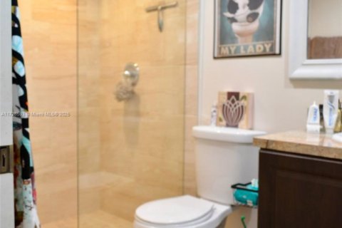 Condo in Hialeah, Florida, 2 bedrooms  № 1710510 - photo 9