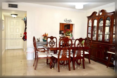 Condo in Hialeah, Florida, 2 bedrooms  № 1710510 - photo 4