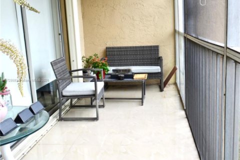 Condo in Hialeah, Florida, 2 bedrooms  № 1710510 - photo 15