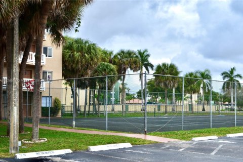 Condo in Hialeah, Florida, 2 bedrooms  № 1710510 - photo 24