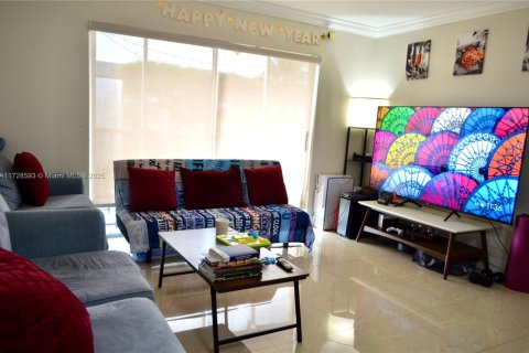 Condo in Hialeah, Florida, 2 bedrooms  № 1710510 - photo 7
