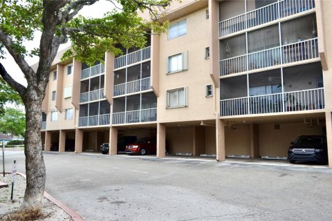 Condo in Hialeah, Florida, 2 bedrooms  № 1710510 - photo 26