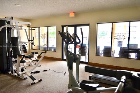 Condo in Hialeah, Florida, 2 bedrooms  № 1710510 - photo 23