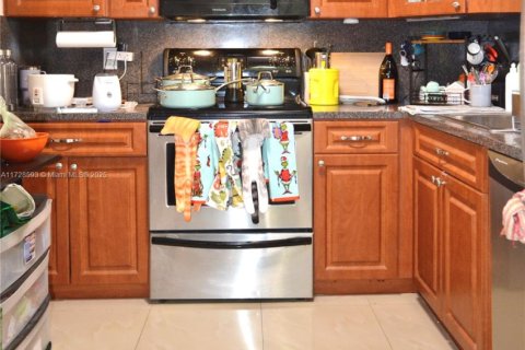 Condo in Hialeah, Florida, 2 bedrooms  № 1710510 - photo 3
