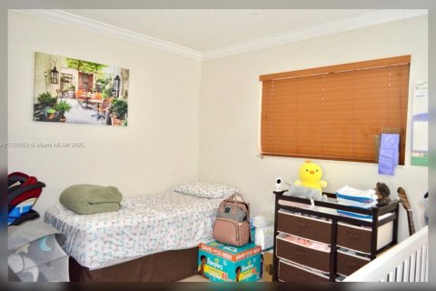 Condo in Hialeah, Florida, 2 bedrooms  № 1710510 - photo 11