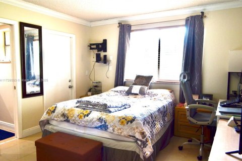 Condo in Hialeah, Florida, 2 bedrooms  № 1710510 - photo 8