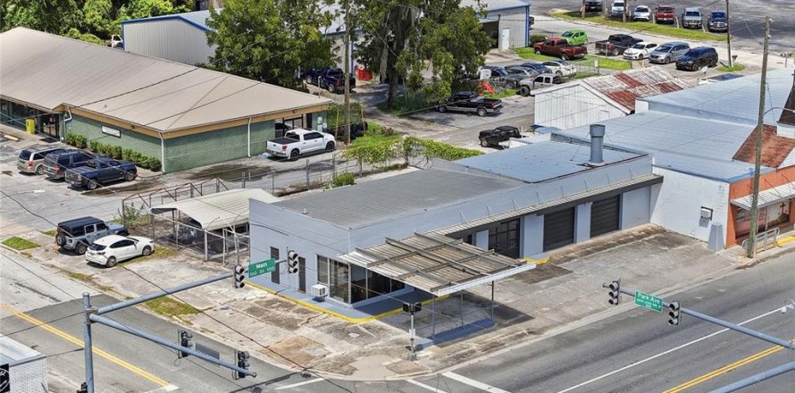 Commercial property in Chiefland, Florida № 2348090