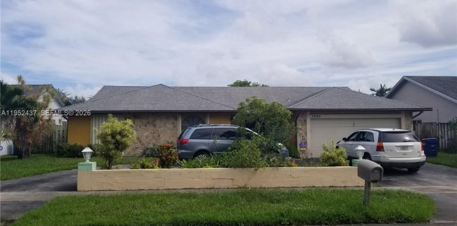 Дом в Лодерхилл, Флорида 4 спальни, 221.48м2 № 2008876